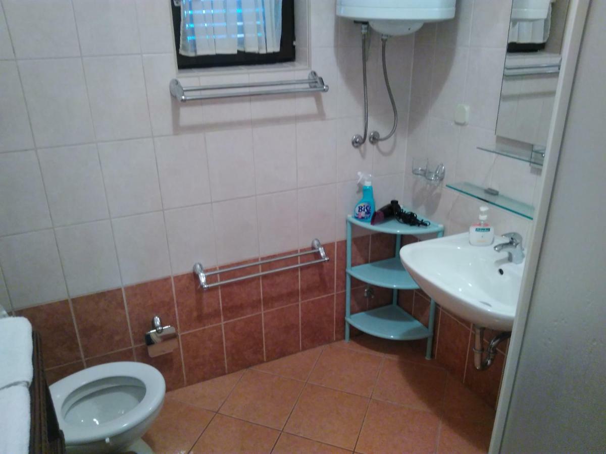 Appartement Apartman Mladic à Malinska Extérieur photo