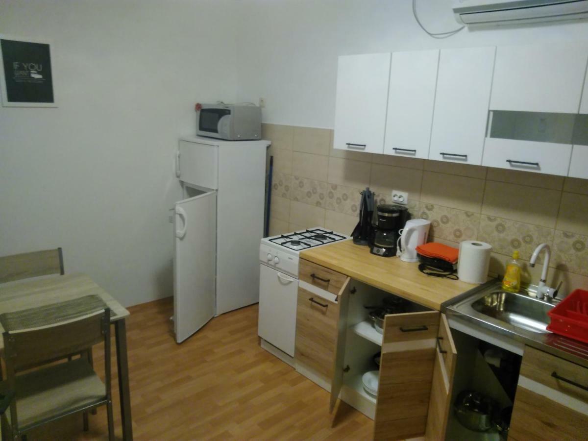 Appartement Apartman Mladic à Malinska Extérieur photo